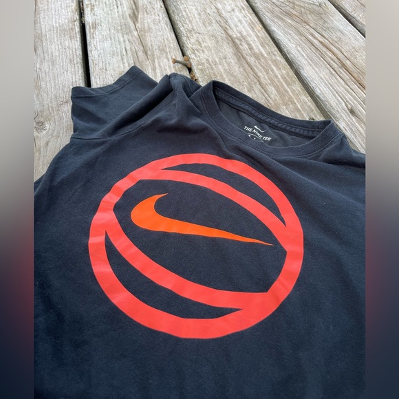 Nike Dri-Fit Swoosh Logo T. Shirt Boys S Black Basketball Graphic Super Soft Tee - Picture 3 of 8